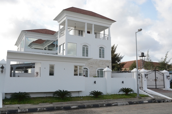 photo-linda ikeji - front of property - banana island