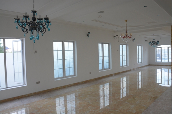 photo-linda ikeji's living room - banana island