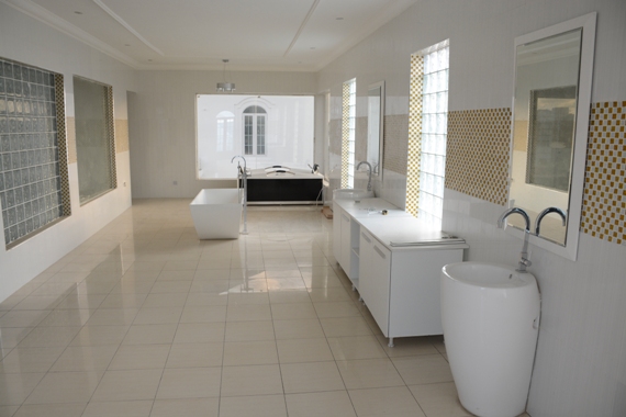 photo-linda ikeji's bathroom - banana island